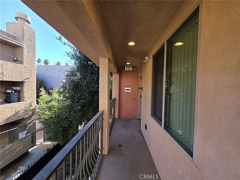 14618 Sylvan St — Photo 11