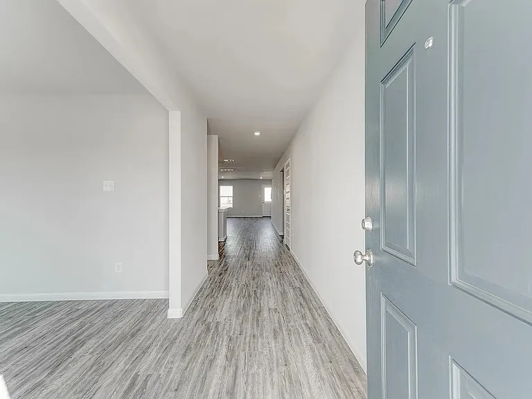 Eagles Nest Dr — Photo 3