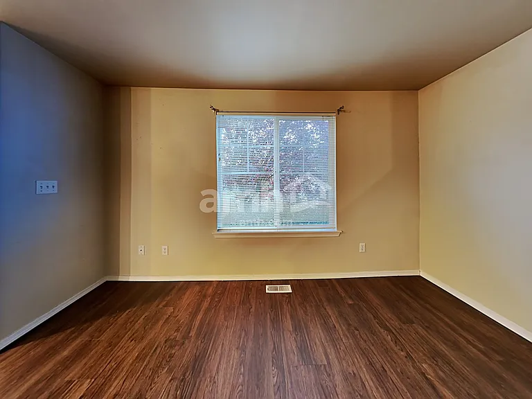 2709 9th St SE — Photo 6