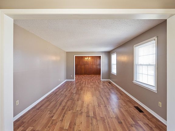 4th image of 1705-100 State Hwy W