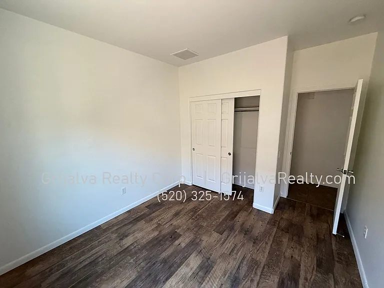 880 W Calle Valenciana — Photo 12