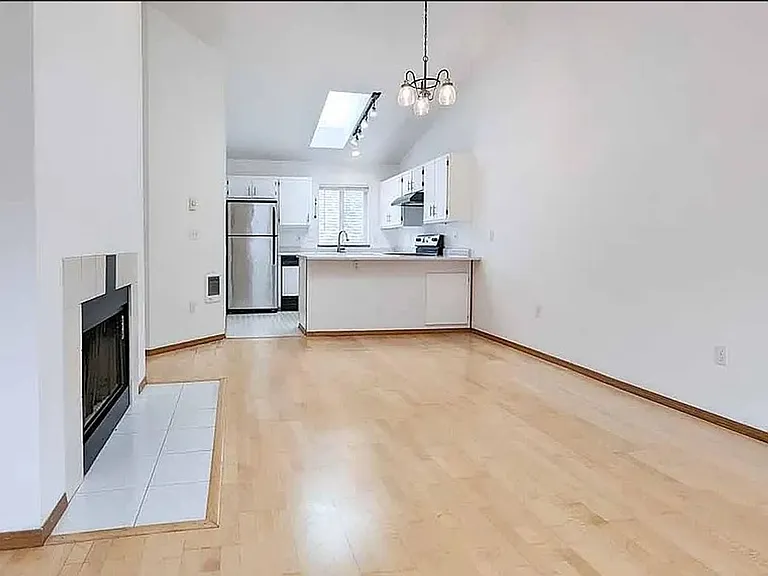 2522 NW Vaughn St — Photo 3