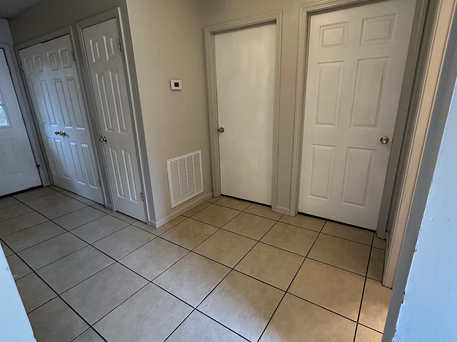 2 bed, 800 sqft, $800 — Photo 2