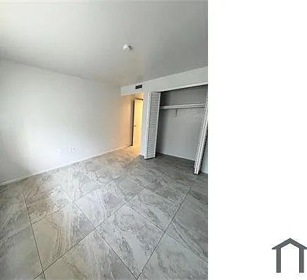 2700 Park Windsor Dr #402 — Photo 11
