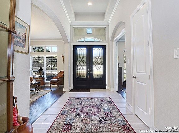 2nd image of 859 Hampton Oaks