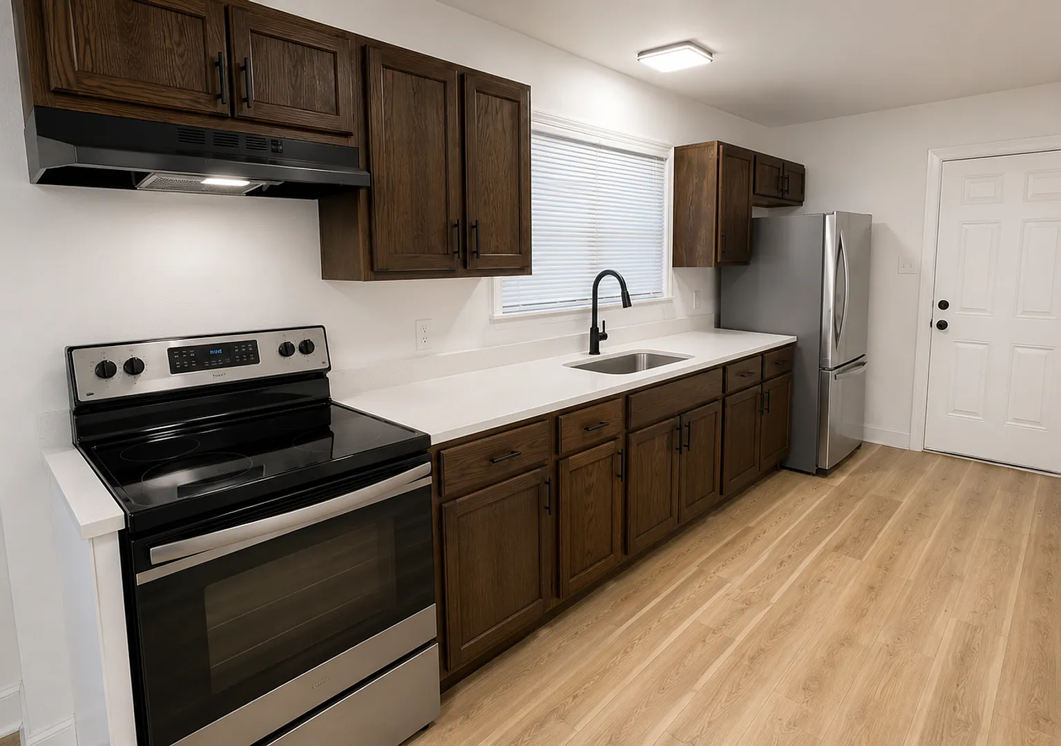 Large 5 bedroom, 2 bathroom home in Benton! — Photo 3