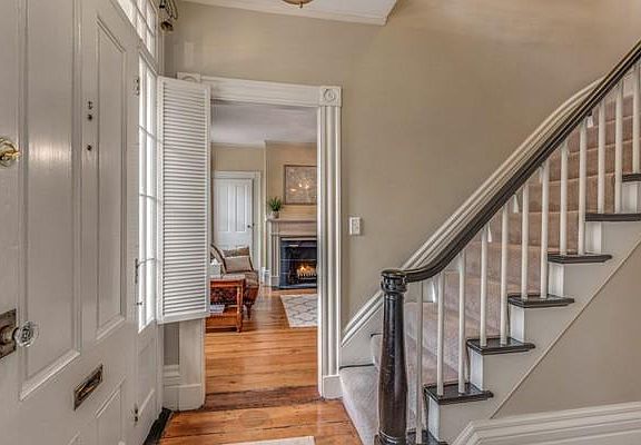 3rd image of 391 Essex St #391