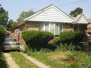 39-24 204th St, Flushing, NY 11361