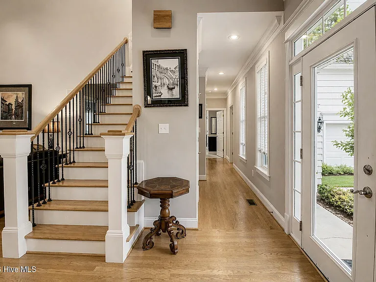 305 Holly Ln — Photo 12