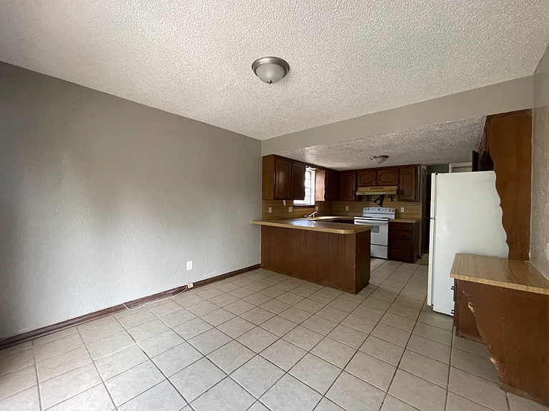 7219 Edenborough Dr — Photo 4