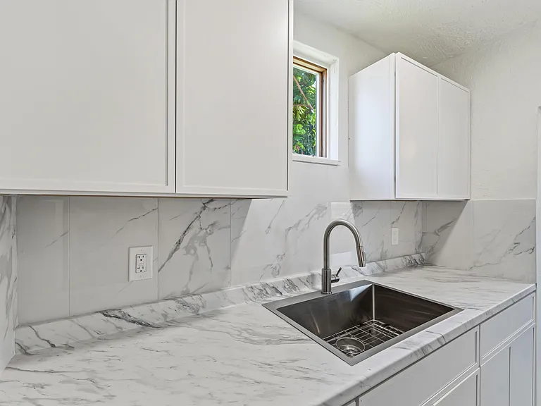 802 Lytle St — Photo 26