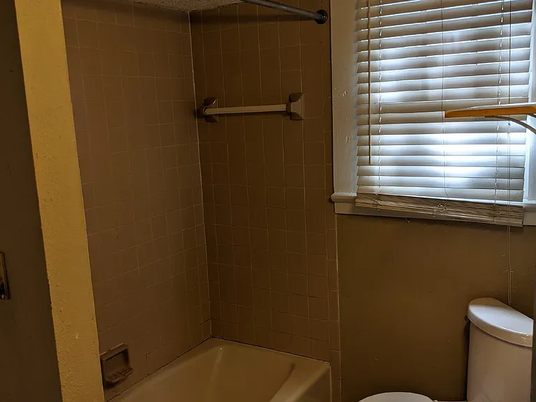1211 Hollywood Ave — Photo 18