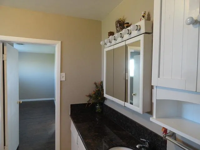 8020 Locust Rd — Photo 6