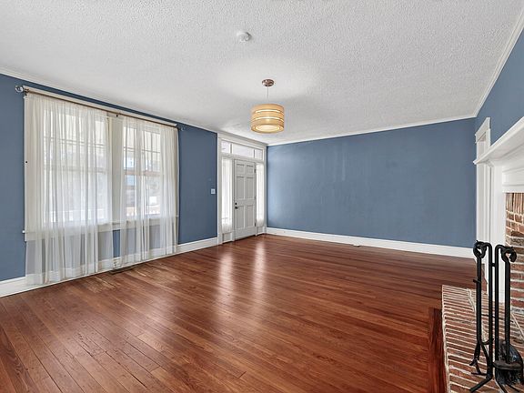 4th image of 302 N Lafayette St