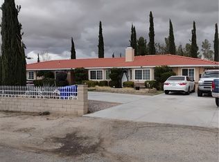 15377 Blackfoot Rd, Apple Valley, CA 92307