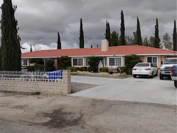 15377 Blackfoot Rd, Apple Valley, CA 92307