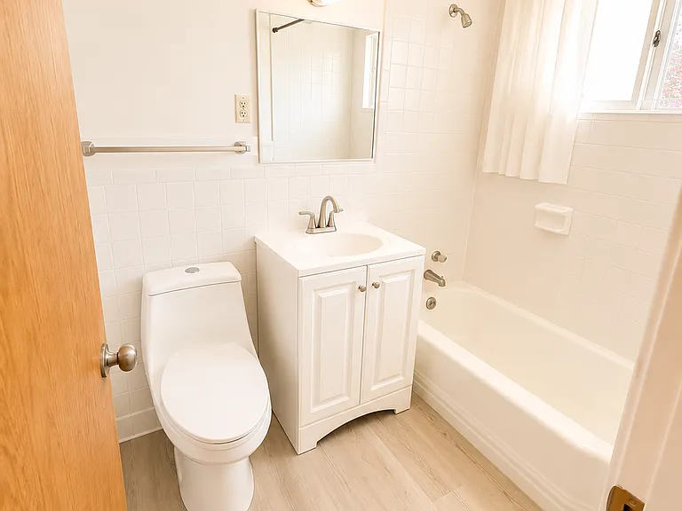 716 E Lewis St #B — Photo 1