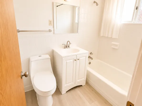 716 E Lewis St #B, Laramie, WY 82072