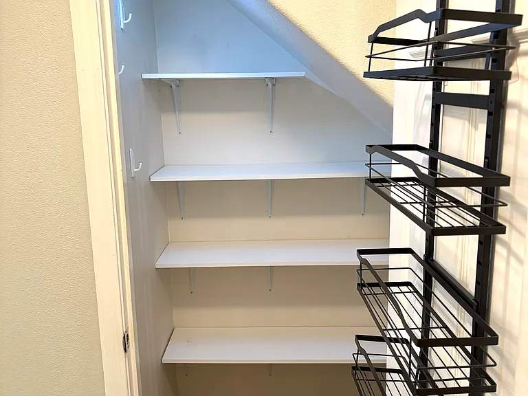 466 Corinne Dr — Photo 8