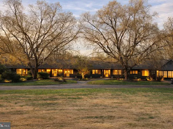 2517 Five Points Rd, Marshall, VA 20115