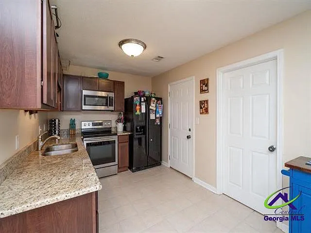 130 Coronation Dr — Photo 9