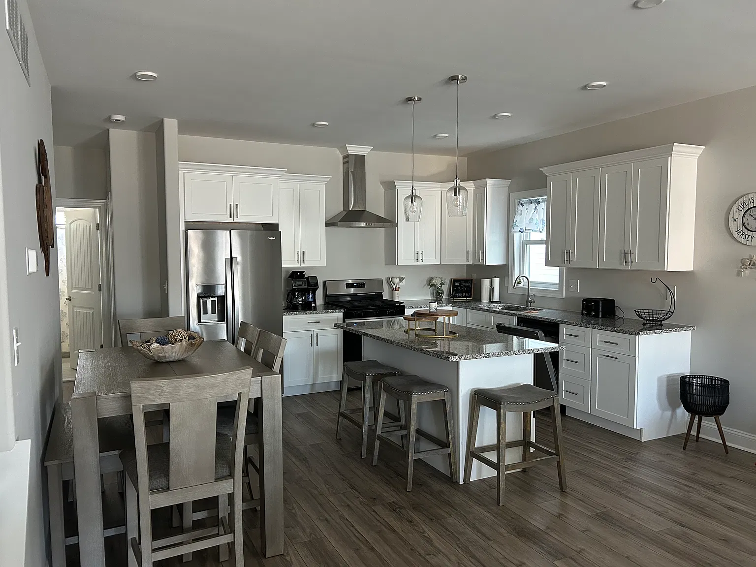 419 W Lincoln Ave — Photo 2