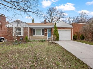 20437 Damman St, Harper Woods, MI 48225