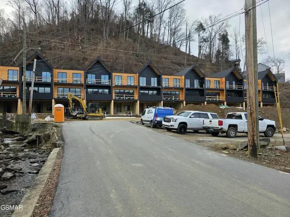 215 Circle Dr #3, Gatlinburg, TN 37738