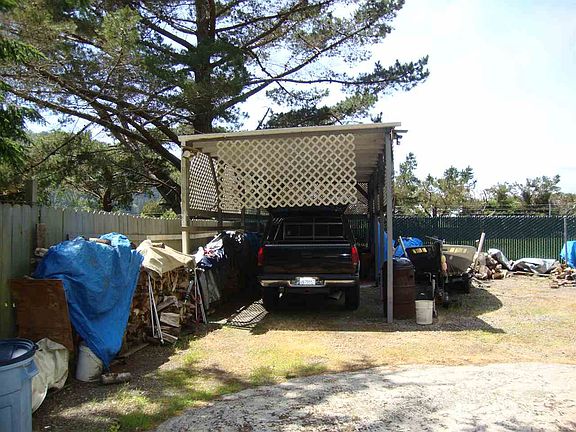 3rd image of 121 Salmon Ave