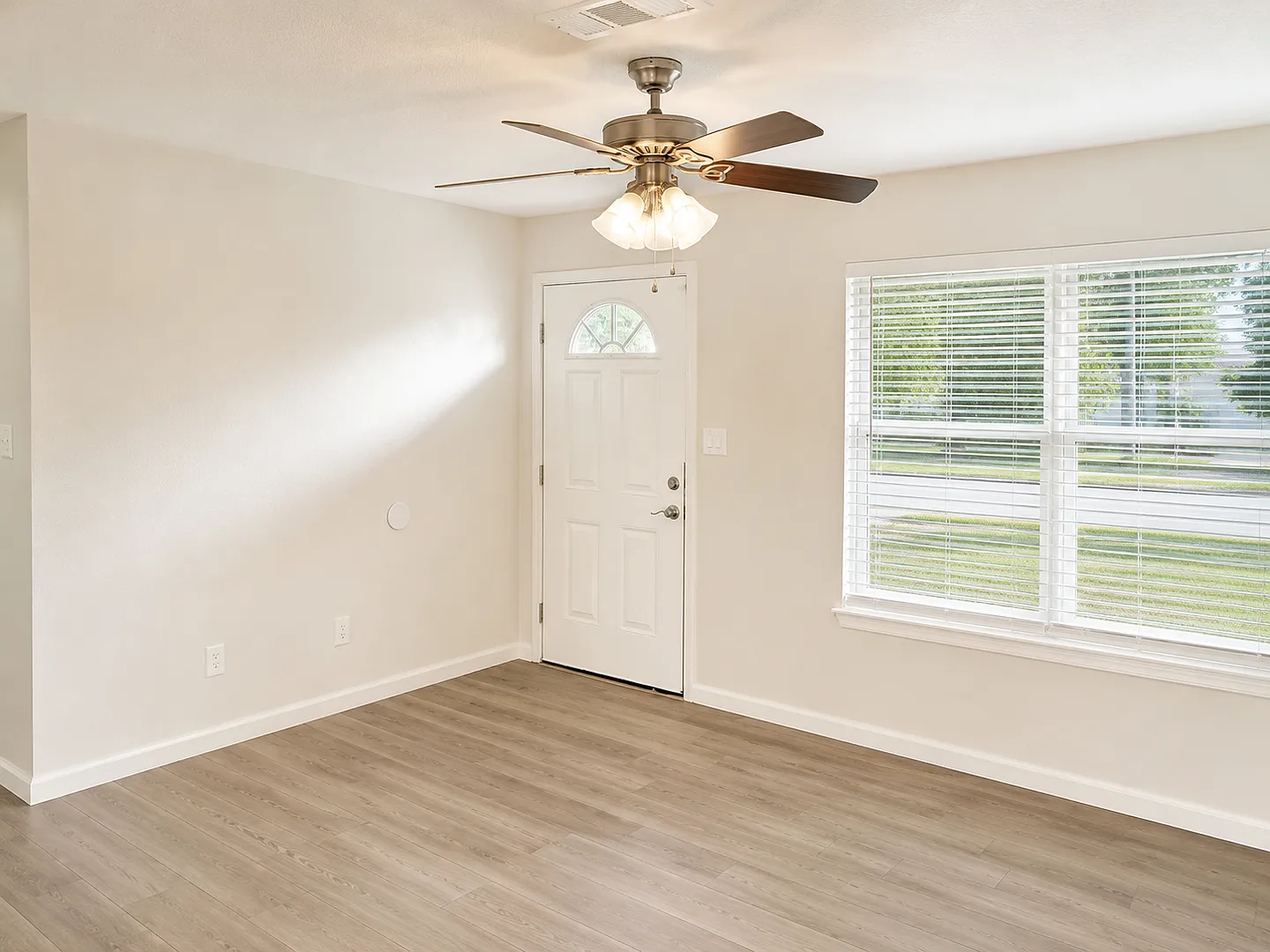 4/2 with Premium Finishes & Great Backyard — Photo 2