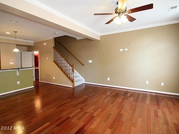 4th image of 2481 Eastbourne Dr #234