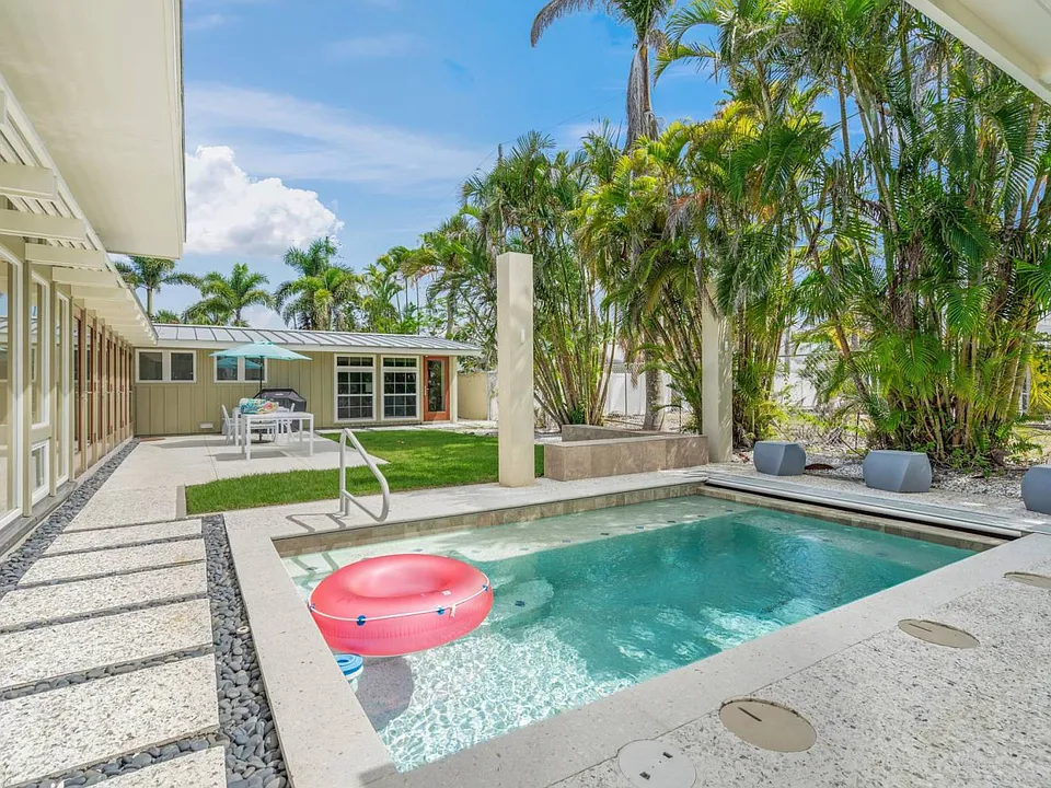 344 Monroe Dr