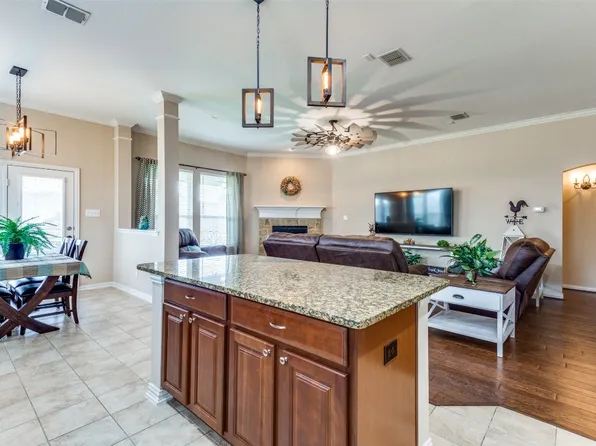 301 Turnstone Dr, Little Elm, TX 75068