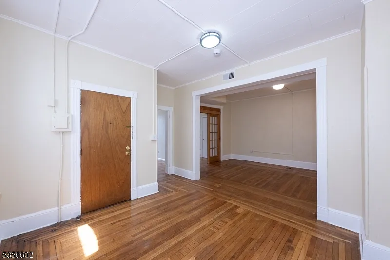 2 bed, 1.0 bath, $1,800 — Photo 4