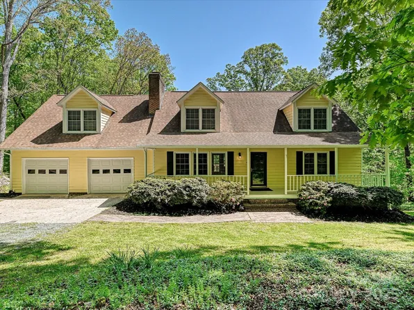 124 Canterbury Ln, Matthews, NC 28104