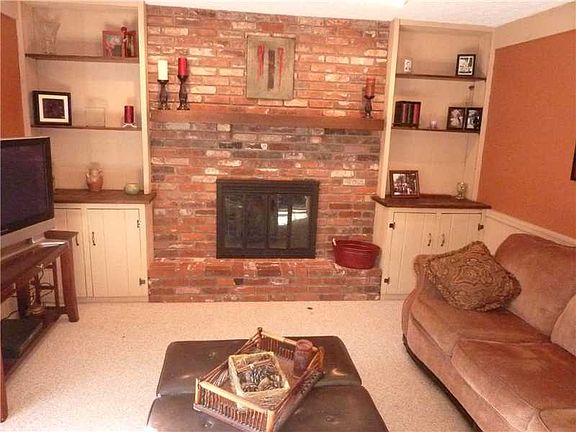 4th image of 10092 Oakridge Dr