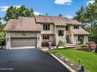 104 Chapel Ct, Greentown, PA 18426