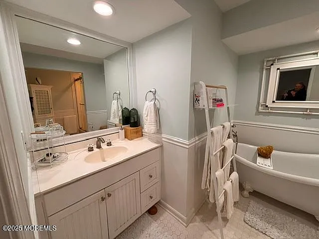 330 Sylvania Ave — Photo 28