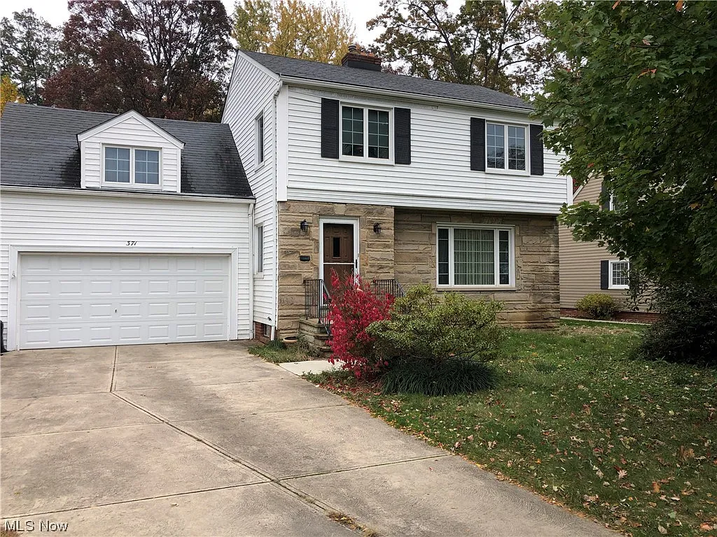 371 Lake Forest Dr photo 1