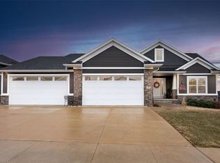 2923 Diamondback Rd, Hiawatha, IA 52233