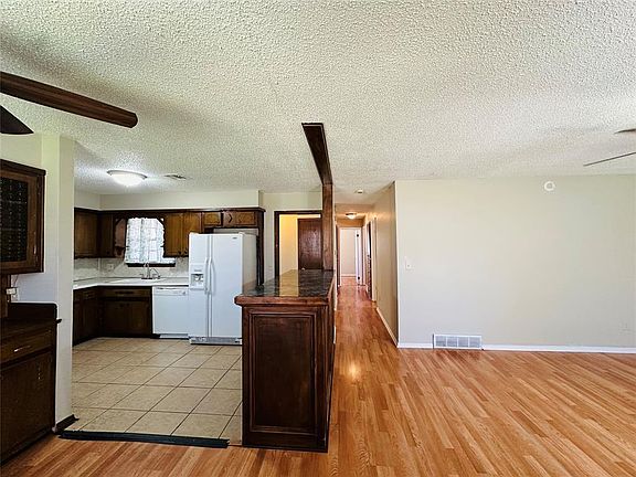 3rd image of 3941 Hartline Dr