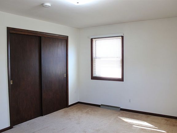 2nd image of 834 Park Ave