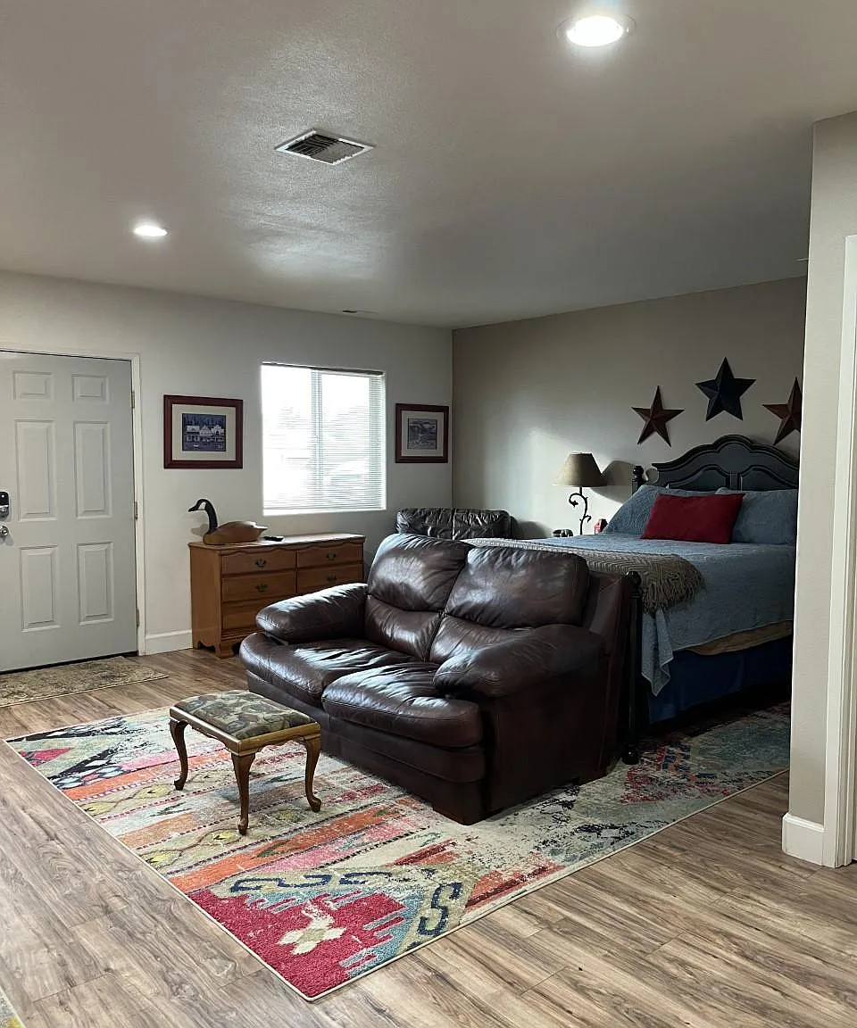 Studio, 434 sqft, $1,250 — Photo 1