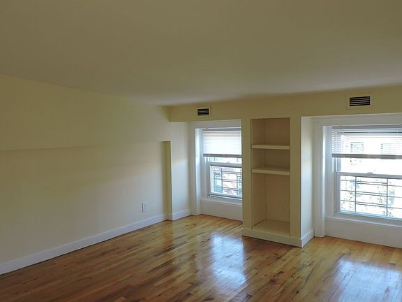 3rd image of 50 Garden Pl #2