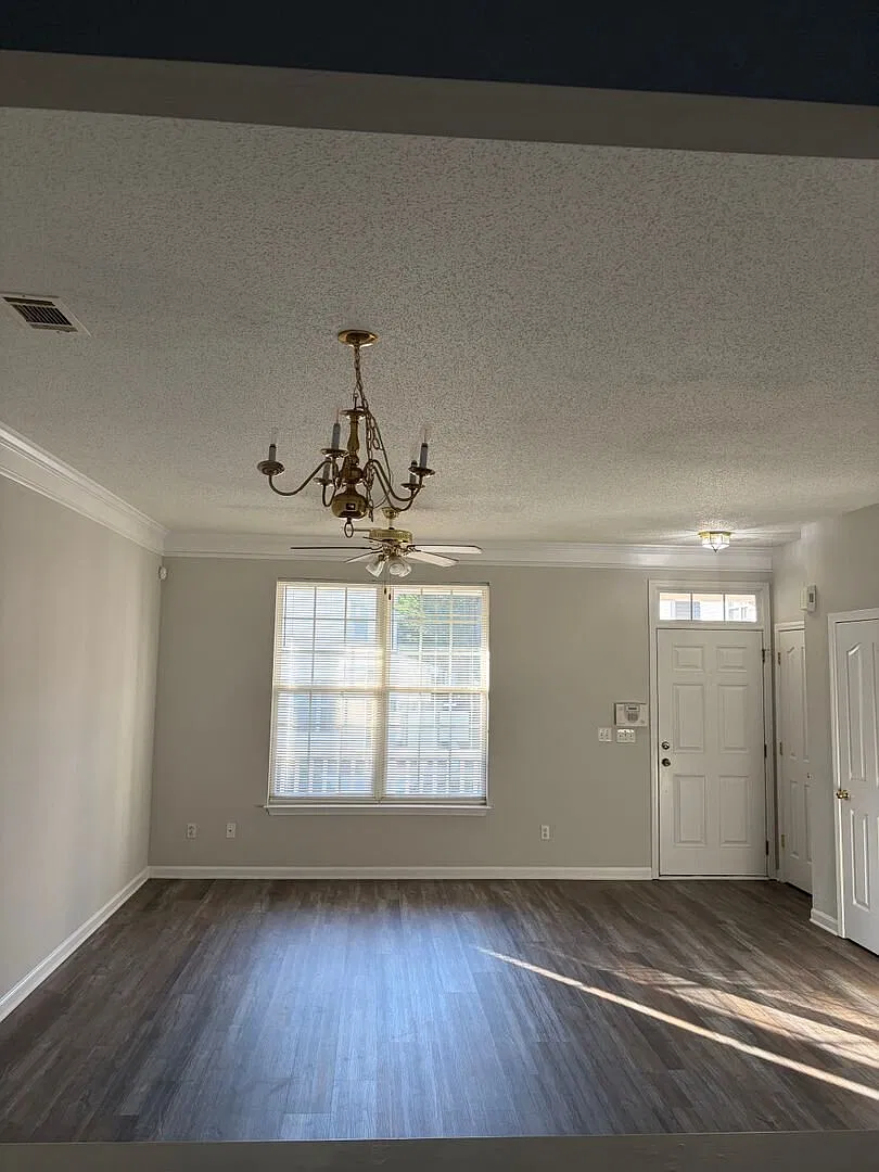 Mauldin Home Available Now! New paint and flooring!! — Photo 4