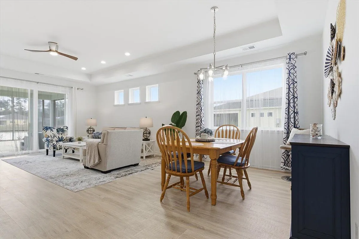 3 bed, 2.0 bath, 1864 sqft, $3,200 — Photo 2