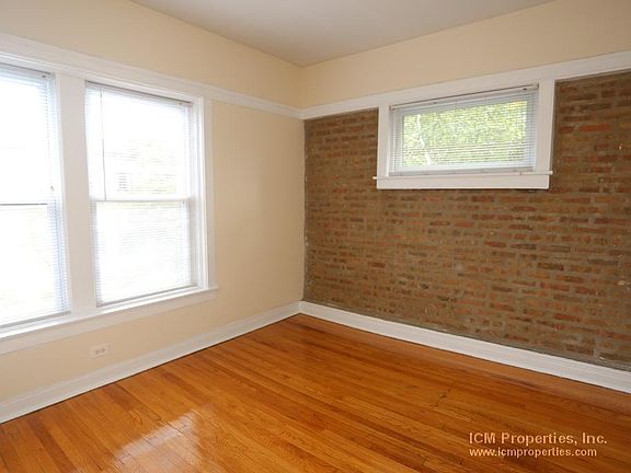 3rd image of 857 W Cornelia Ave #3K