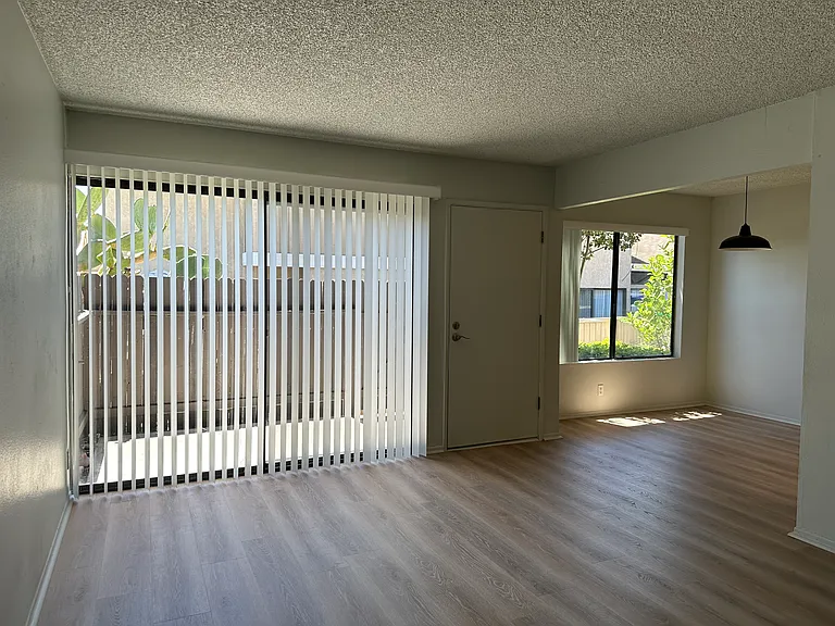 23002 Village Dr — Photo 4