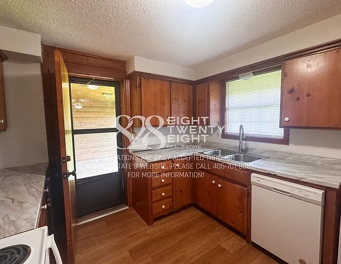 503 E Maple St — Photo 13