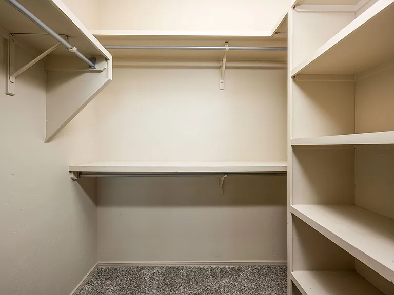 4405 Levante Dr — Photo 23
